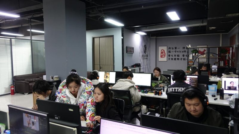 新媒体媒介投放：信息流广告与传统广告的差异化解析